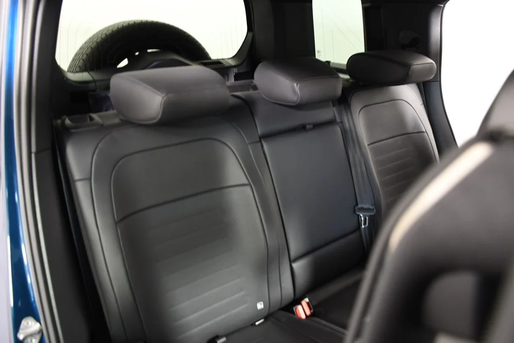New 2026 Sargasso Blue Land Rover  image 23