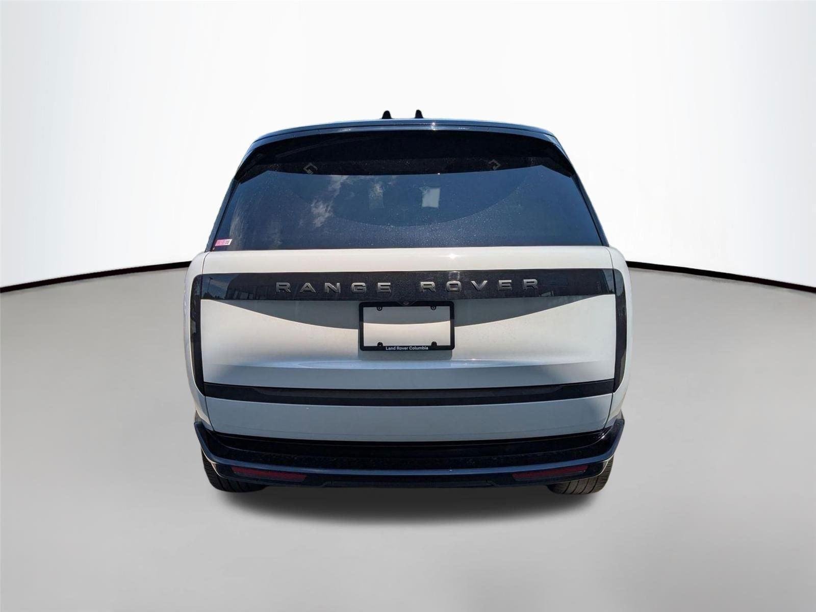 Used 2025 Fuji White Land Rover SE image 5