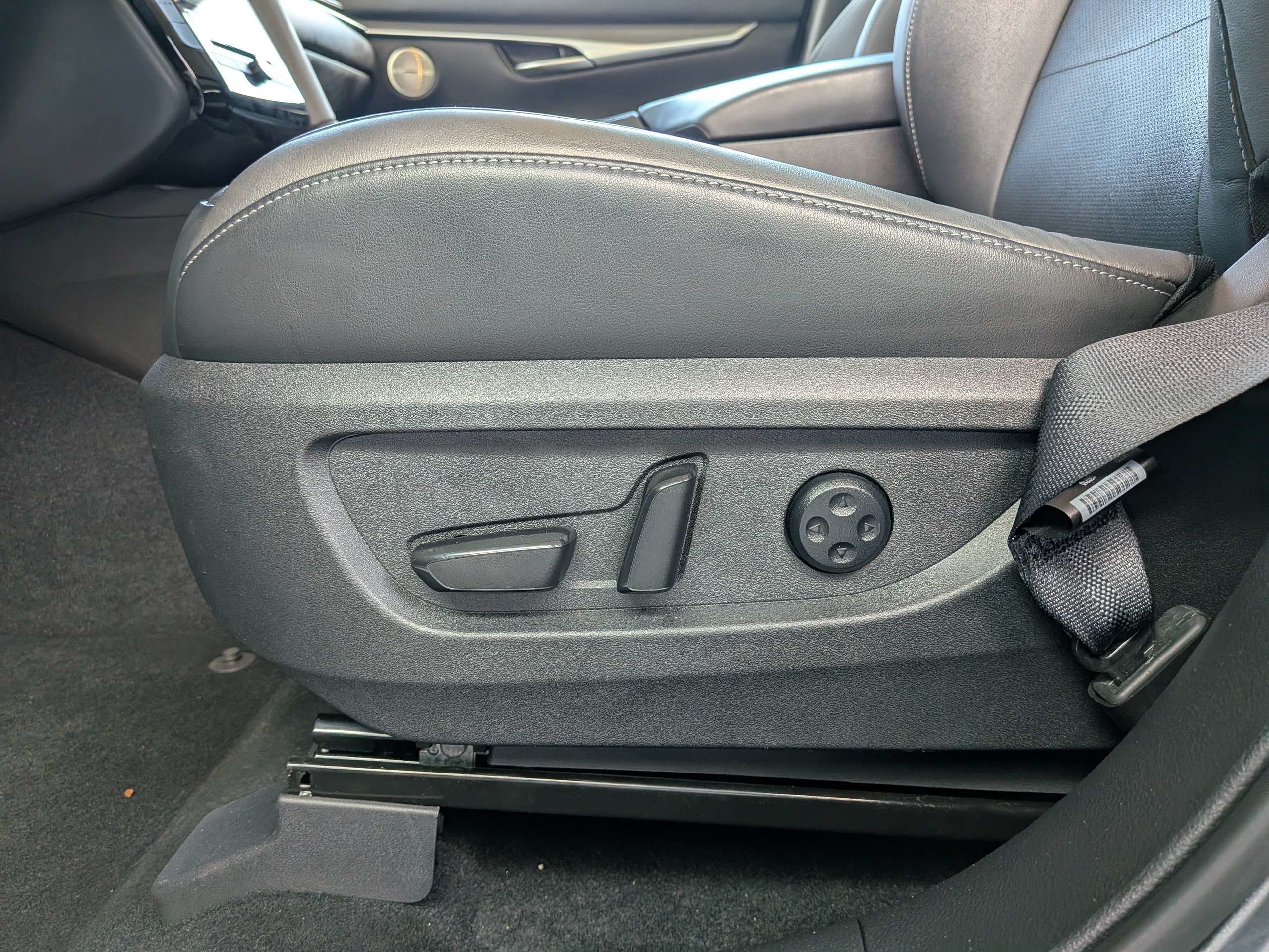 Used 2023 Gray INFINITI LUXE image 14