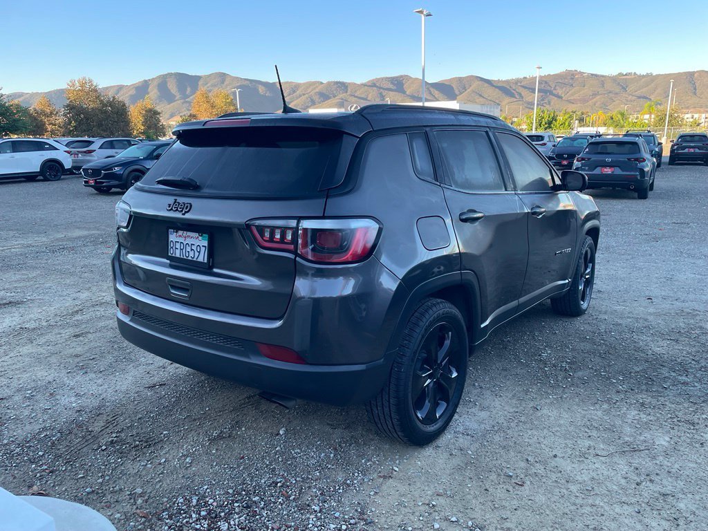 Used 2018 Crystal Metallic Jeep Latitude image 8