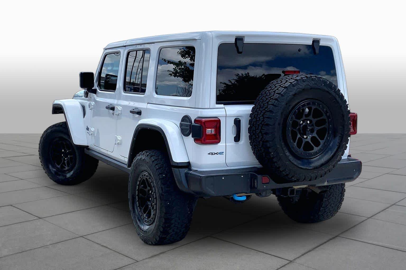 Used 2021 Bright White Clearcoat Jeep Unlimited Rubicon image 12