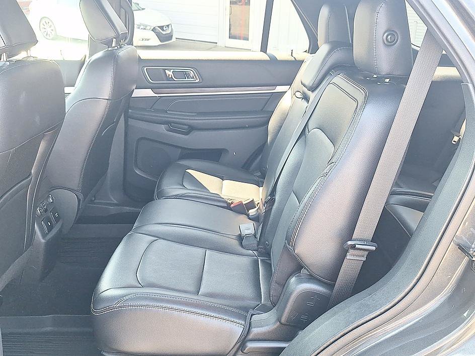 Used 2019 Magnetic Metallic Ford Limited image 12