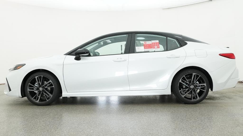 New 2026 Wind Chill Pearl with Midnight Black Metallic roof Toyota XSE image 2