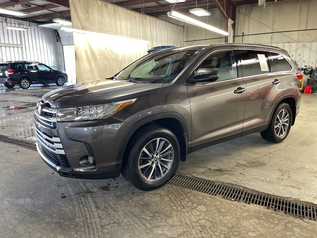 Used 2019 Gray Toyota XLE image 1