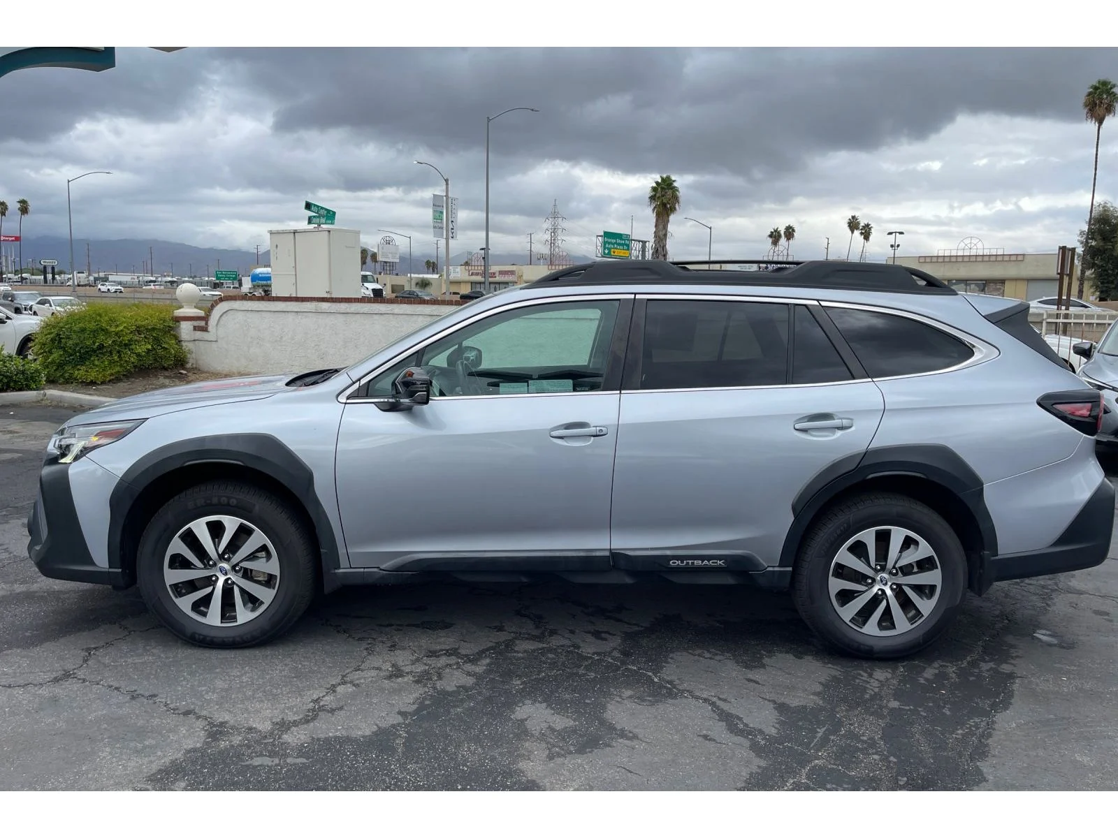 Used 2024 ICE SILVER METALL Subaru Premium image 2