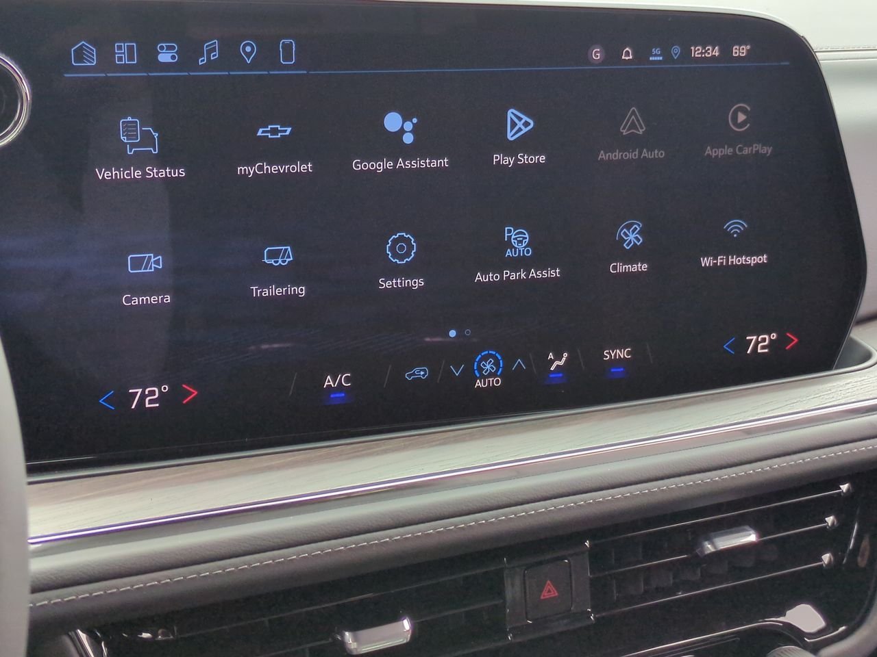 2026 Chevrolet Suburban LS - Photo 14