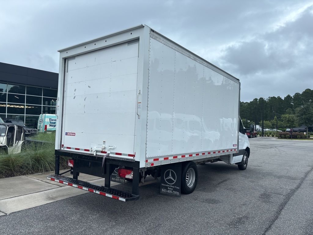 Used 2021  Freightliner w/ 16