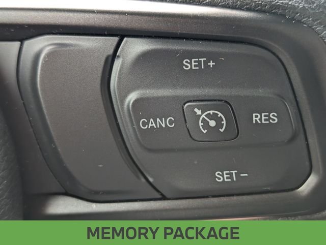 Used 2025 Crystal Metallic Jeep Sport image 22