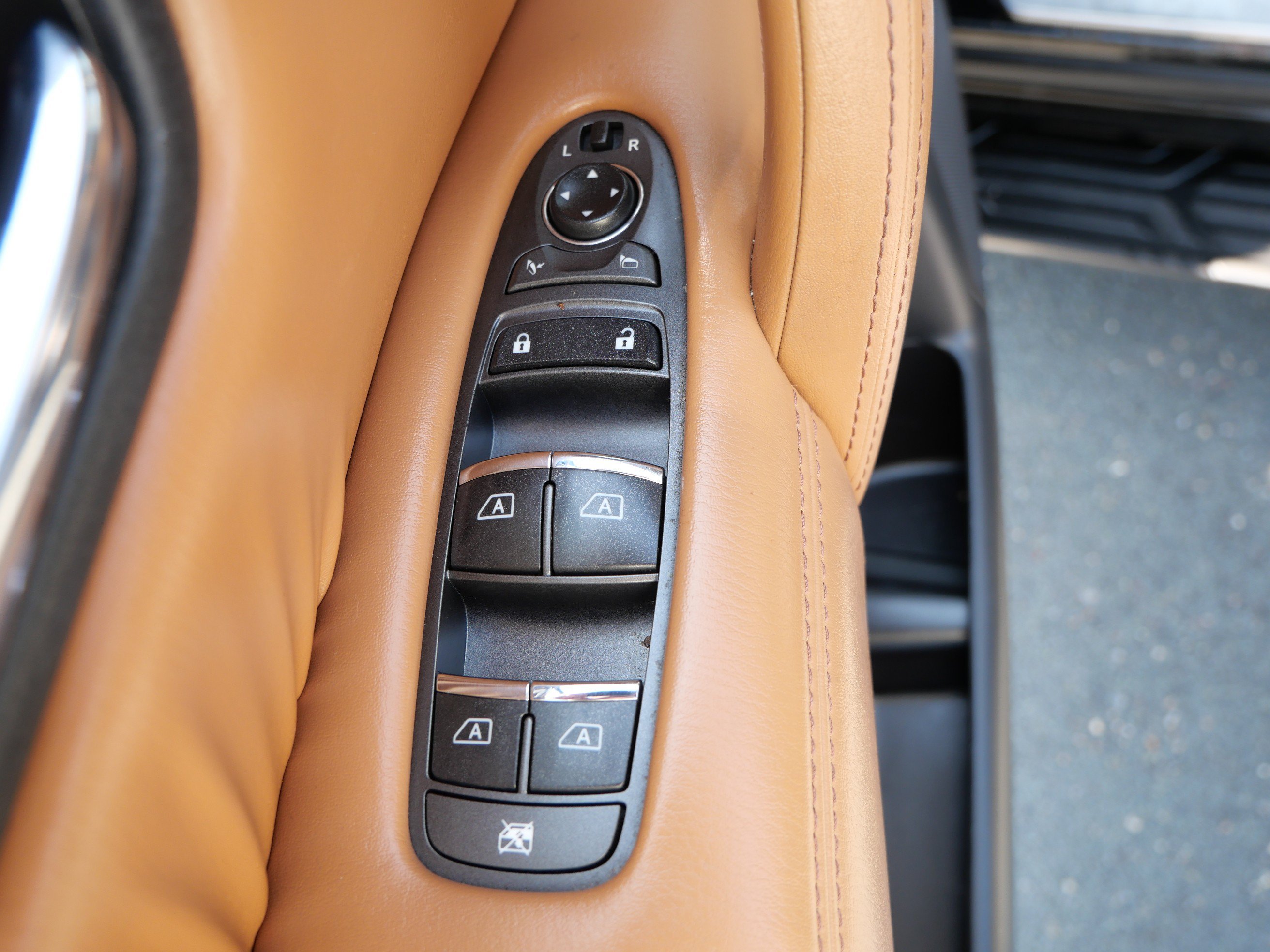 Certified Used 2017 Black Nissan Platinum image 17