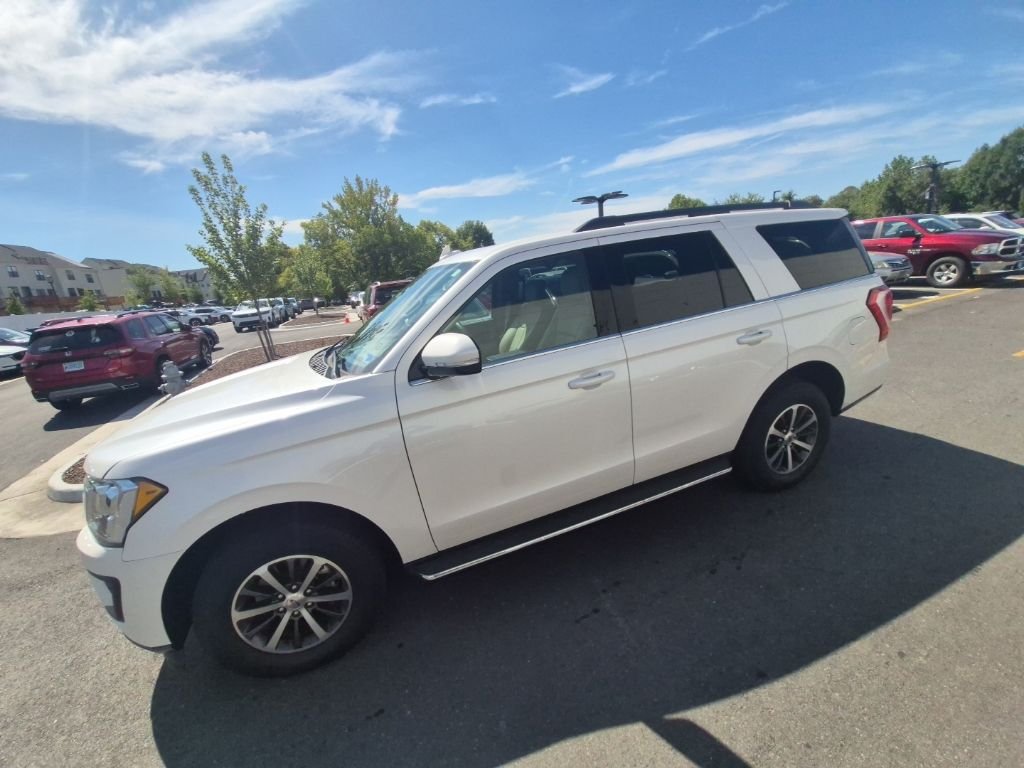Used 2019 White Platinum Clearcoat Metallic Ford XLT image 6
