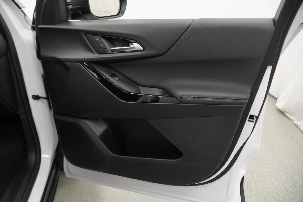 New 2027 Summit White Chevrolet LT image 35