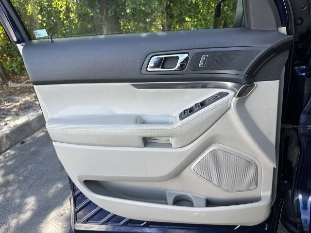 Used 2011 Blue Ford Base image 26