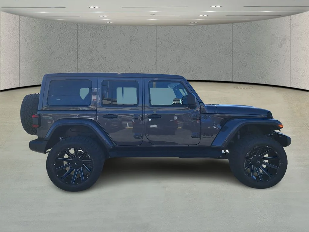 New 2026 Granite Crystal Metallic Clear-Coat Exterior Paint Jeep Sahara image 4