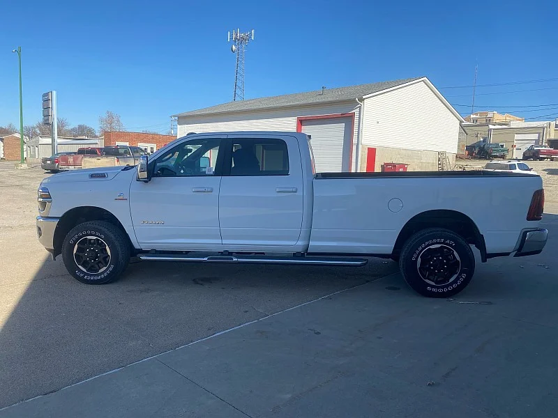 2026 RAM 3500 Laramie - Photo 6