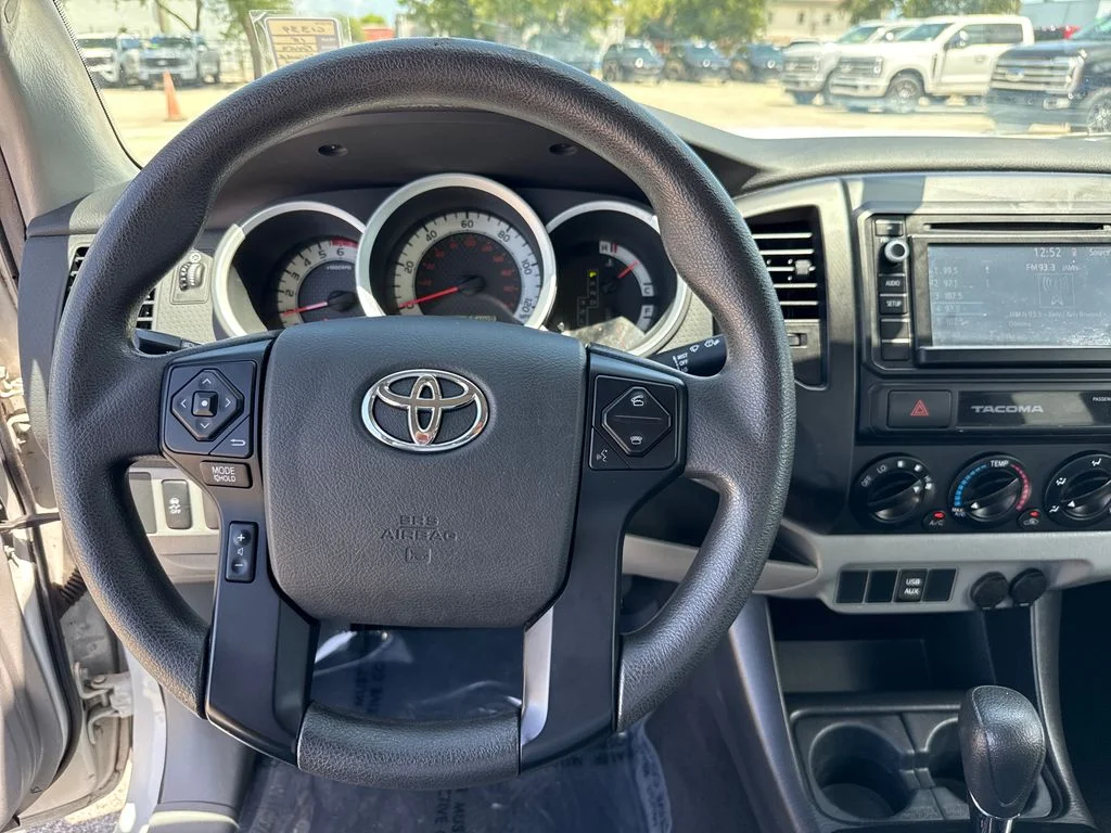 Used 2015 White Toyota Base image 11