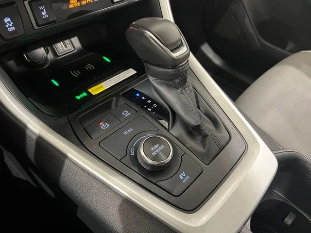 Certified Used 2025 Beige Toyota XLE Premium image 18