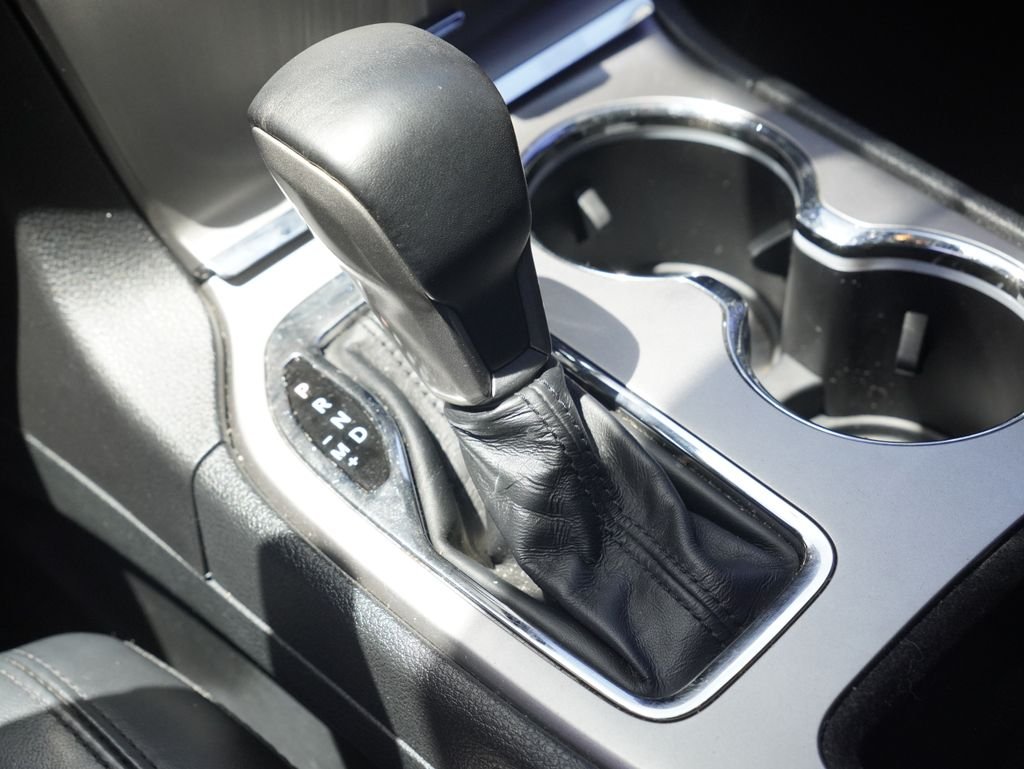 Used 2021 White Jeep Laredo X image 16