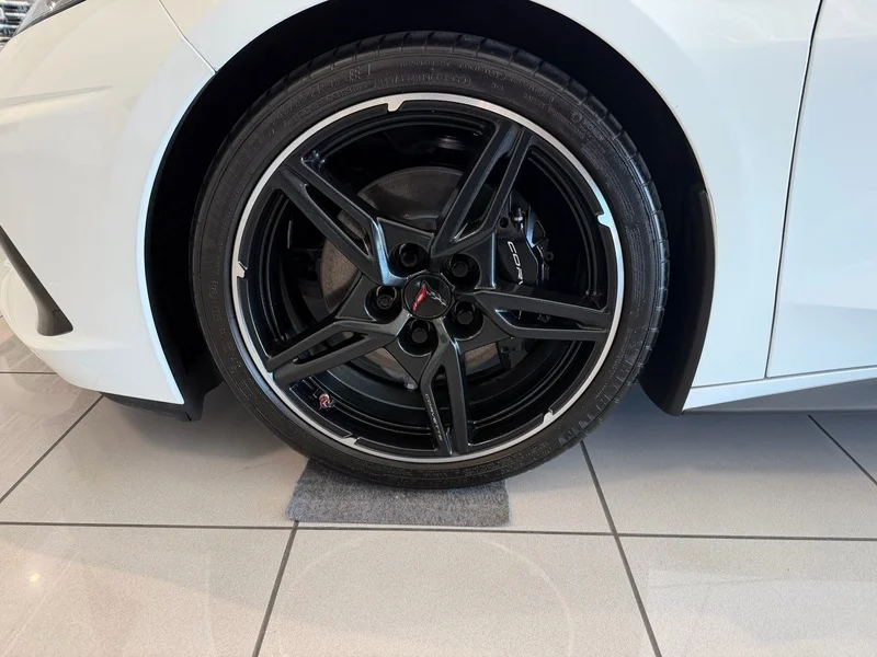 Used 2024 Arctic White Chevrolet 2LT image 28