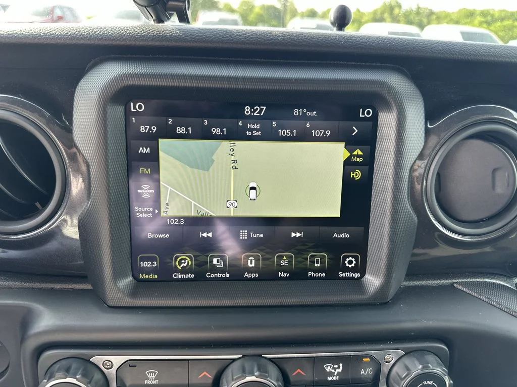 Used 2022 Black Jeep Altitude image 22