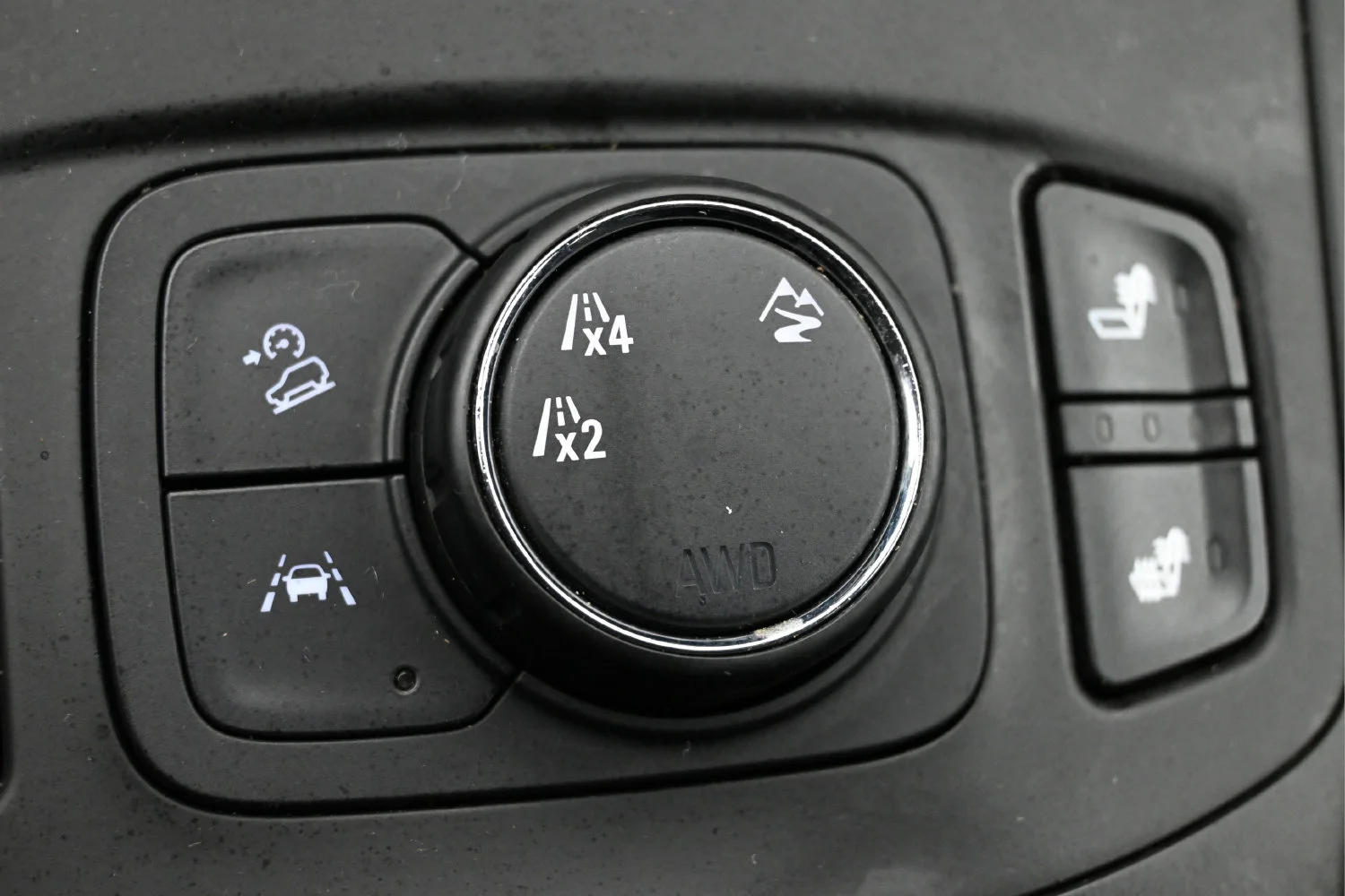Used 2020 Ebony Twilight Metallic GMC SLE image 25