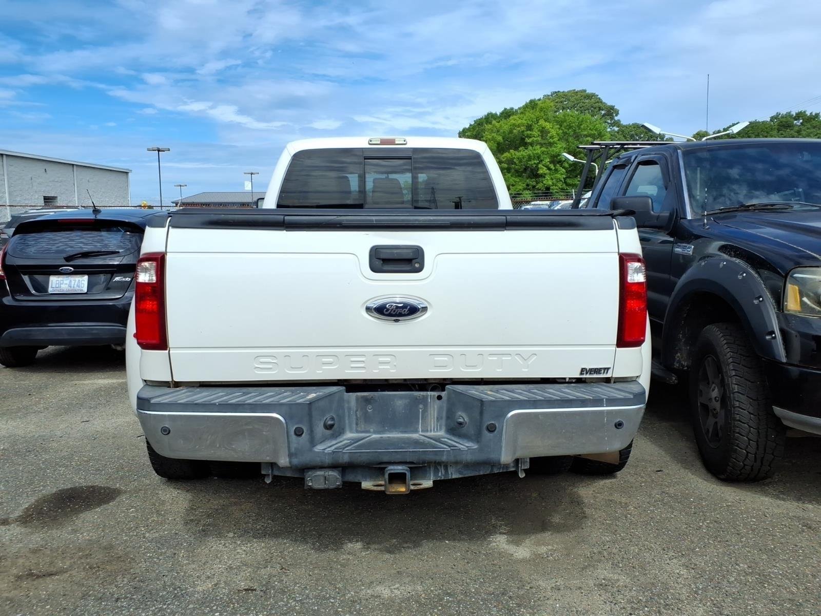 Used 2015 White Platinum Metallic Tri-Coat Ford Platinum image 4
