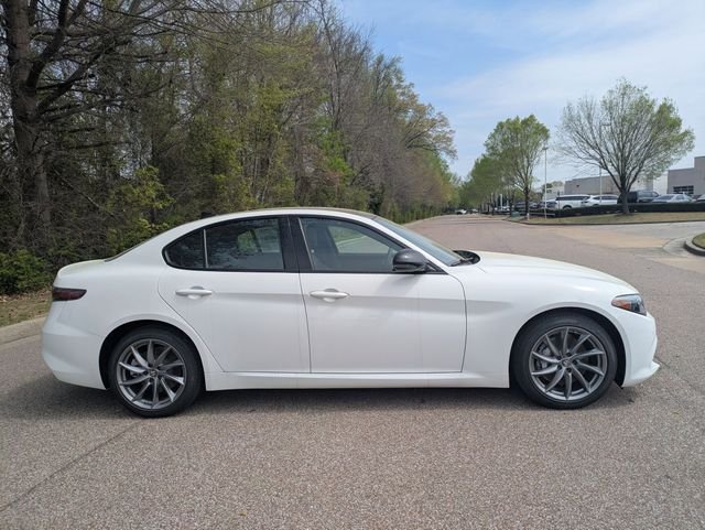 New 2025 Milano White Exterior Paint Alfa Romeo Base image 8