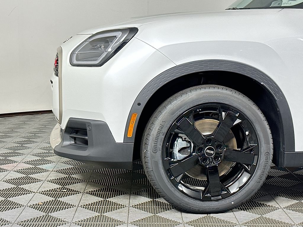 Used 2027 White Metallic MINI  image 9