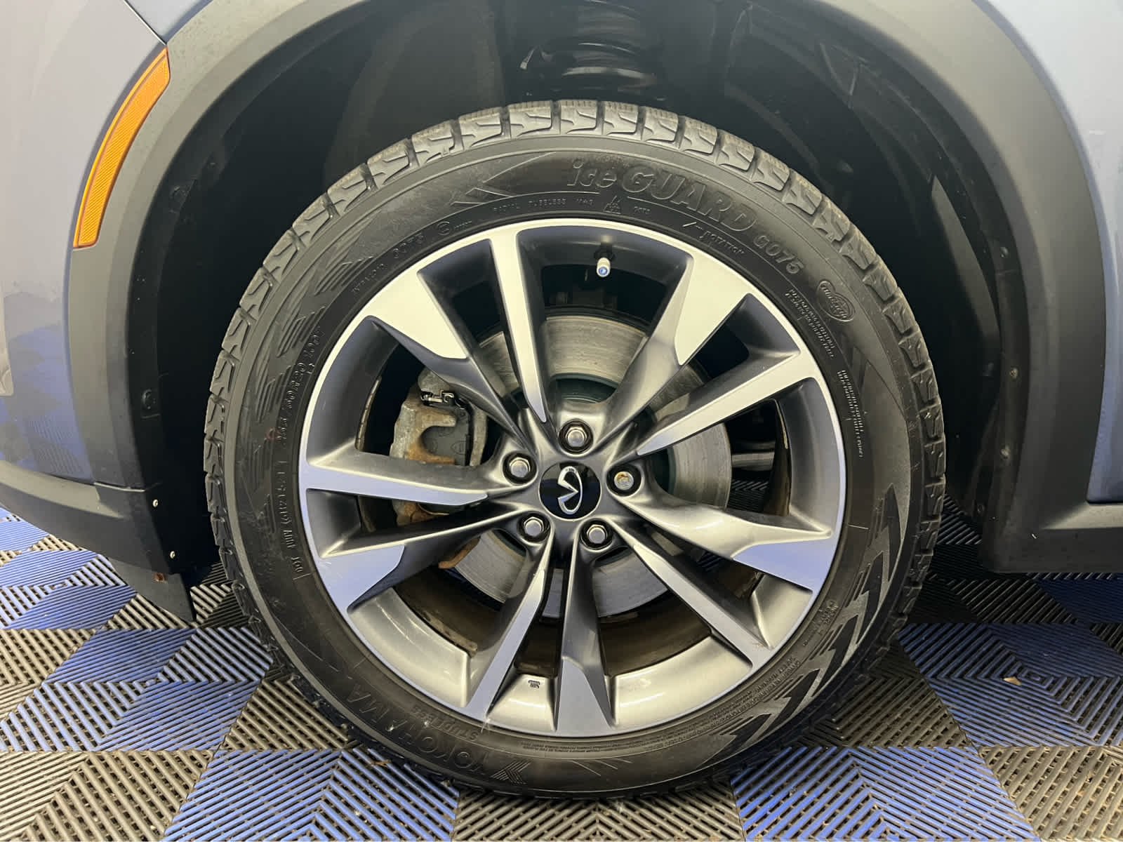 Used 2022 Graphite Shadow INFINITI LUXE image 9