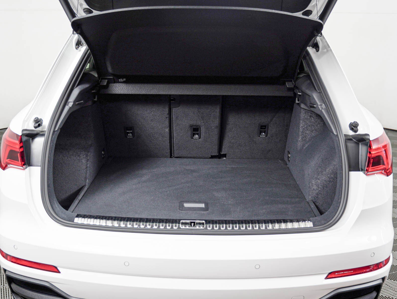 Used 2023 Ibis White Audi S line Premium image 5