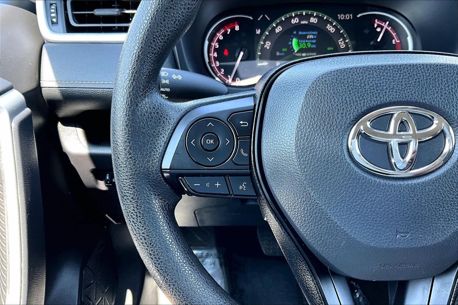Used 2025 Silver Sky Metallic Toyota XLE image 24