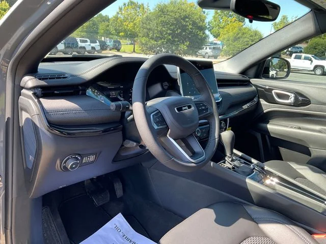New 2026 Sting-Gray Clearcoat Jeep Latitude image 14