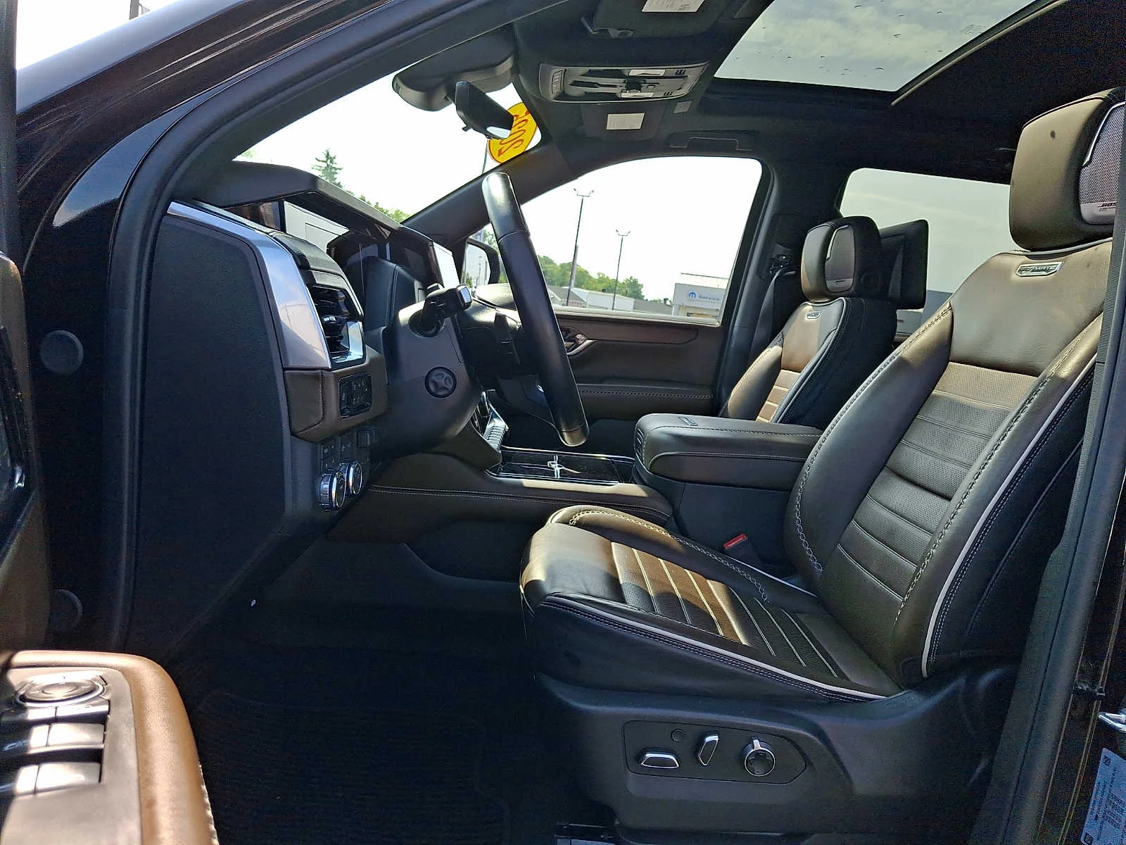Used 2025 Onyx Black GMC Denali Ultimate image 13