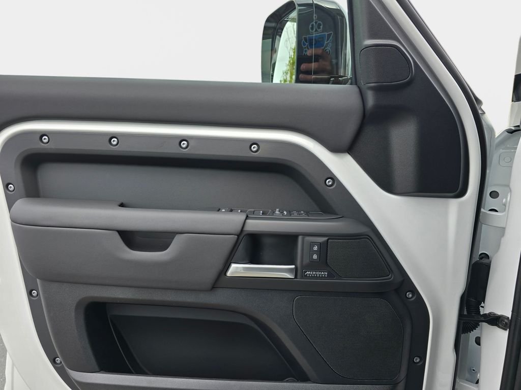 New 2026 Fuji White LAND ROVER X-Dynamic SE image 28