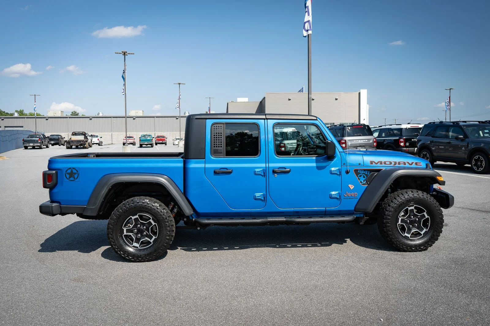 Used 2023 Blue Pearl Jeep Mojave image 11