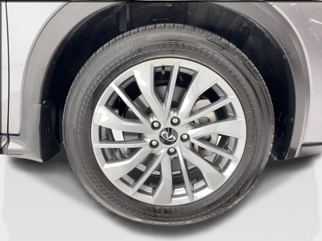 Used 2025 Gray INFINITI LUXE image 14