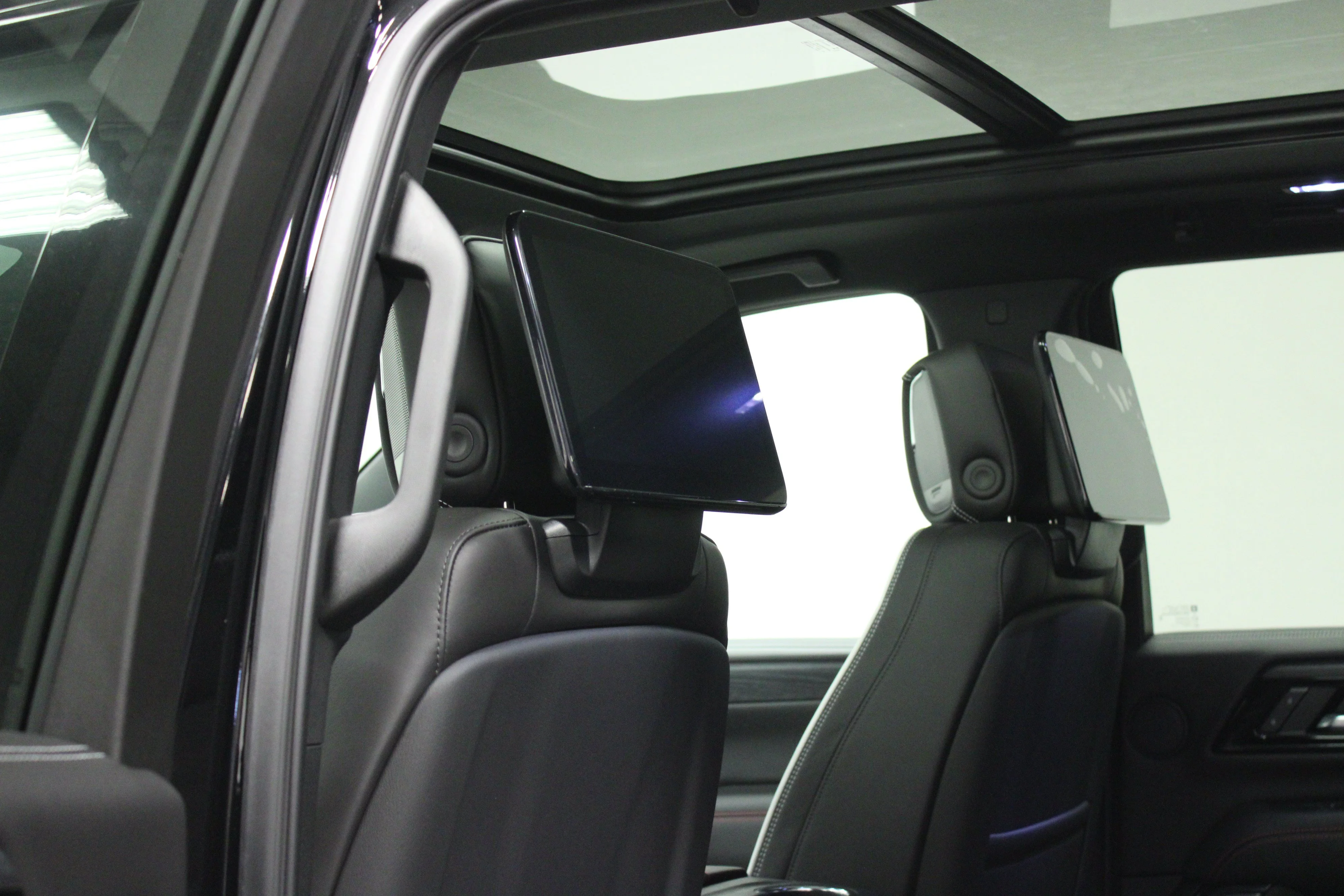 2026 GMC Yukon AT4 Ultimate - Photo 12