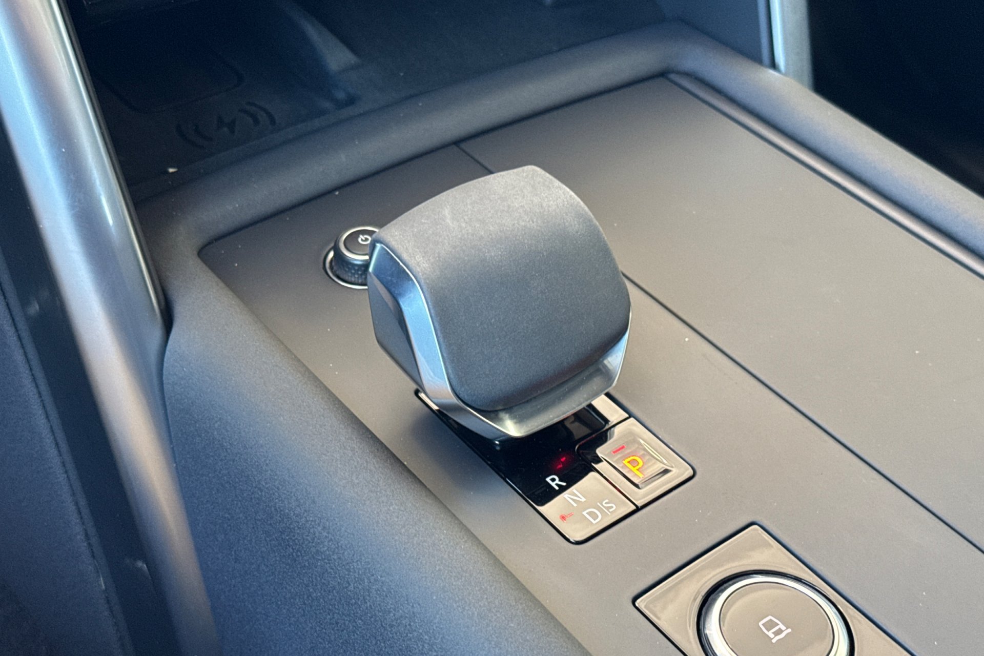 Used 2021 Portofino Blue Metallic Land Rover R-Dynamic S image 23