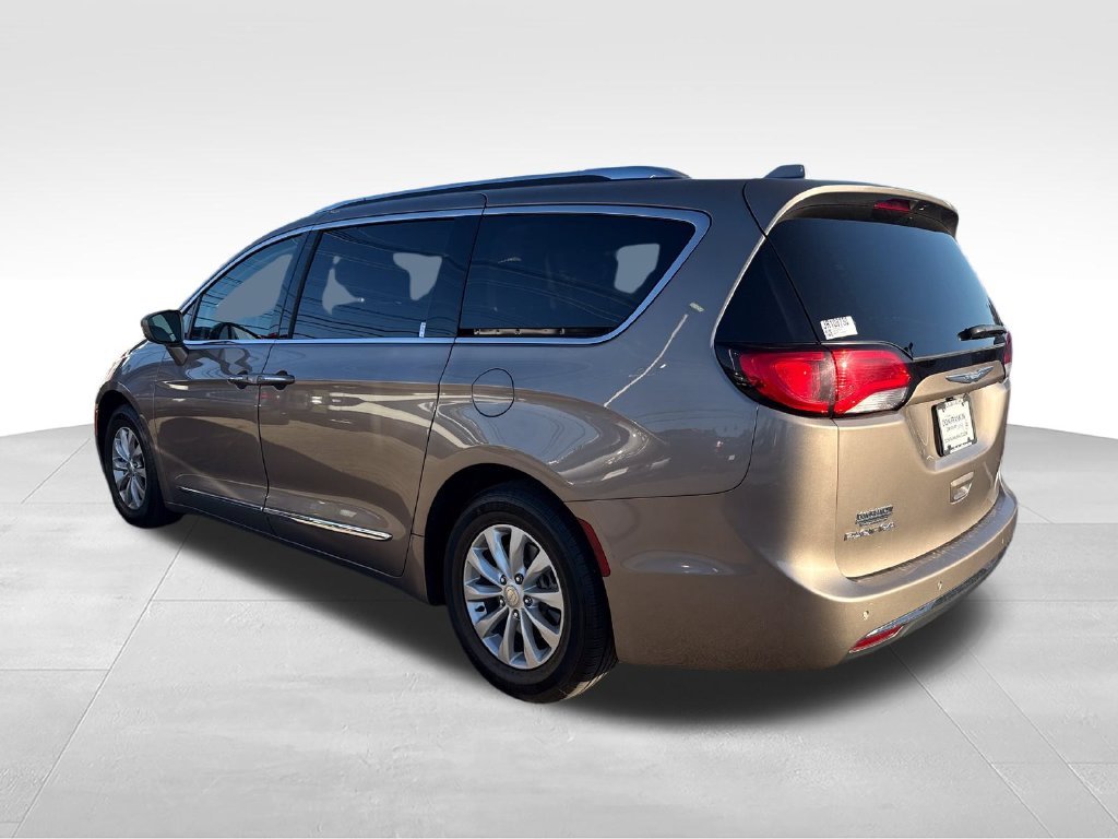 Used 2018 Silver Chrysler Touring L Plus image 3