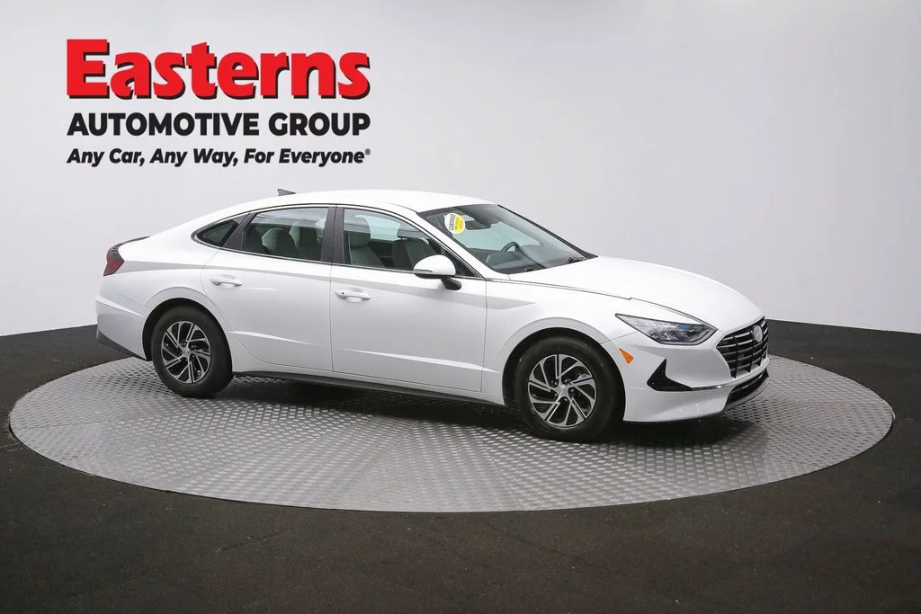 Used 2021 White Hyundai Blue image 43