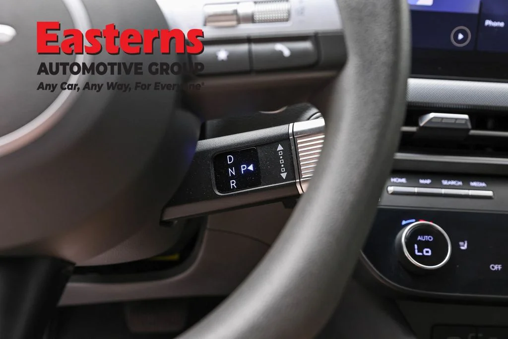 Used 2025 White Hyundai SEL image 13