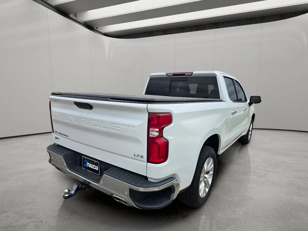 Used 2022 Summit White Chevrolet LTZ image 5