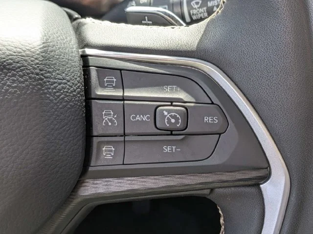 Used 2025 Black Jeep Altitude X image 27
