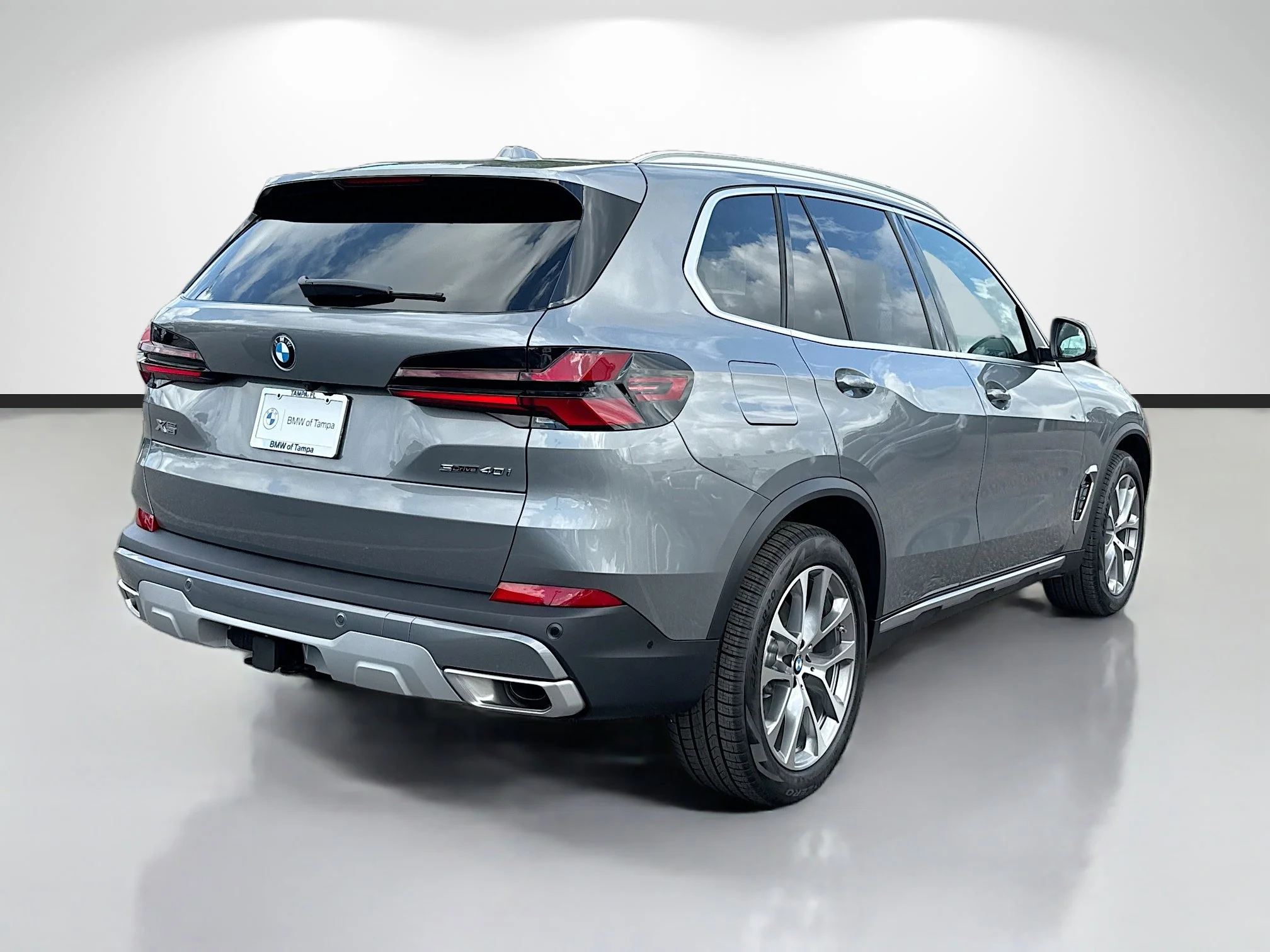 New 2026 Skyscraper Grey Metallic BMW sDrive40i image 3