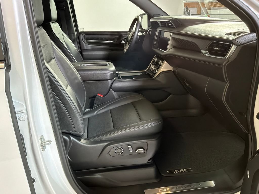 Used 2024 White GMC Denali image 22