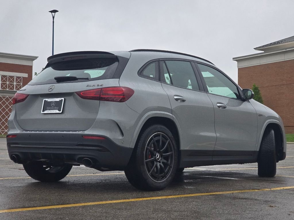 New 2026 MANUFAKTUR Alpine Grey Mercedes-Benz GLA 35 AMG® image 16