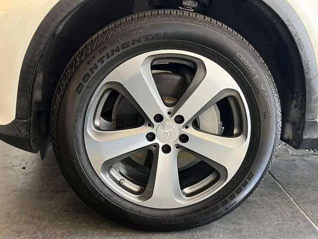 Used 2016 White Mercedes-Benz GLC 300 image 9