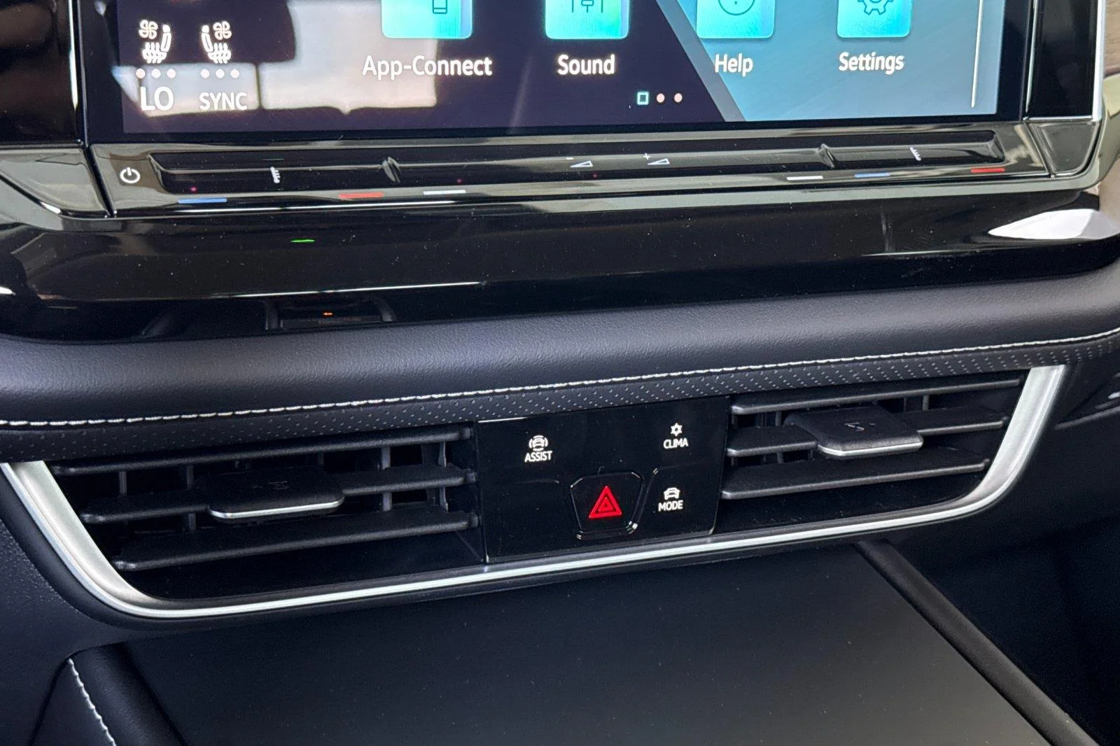New 2026 Opal White Pearl Volkswagen 2.0T SE image 21