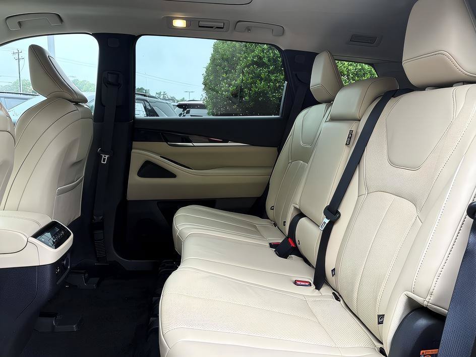 Certified Used 2024 Mineral Black INFINITI PURE image 10