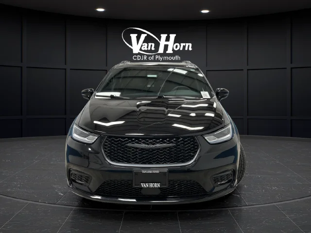 Used 2025 Diamond Black Chrysler Limited image 2