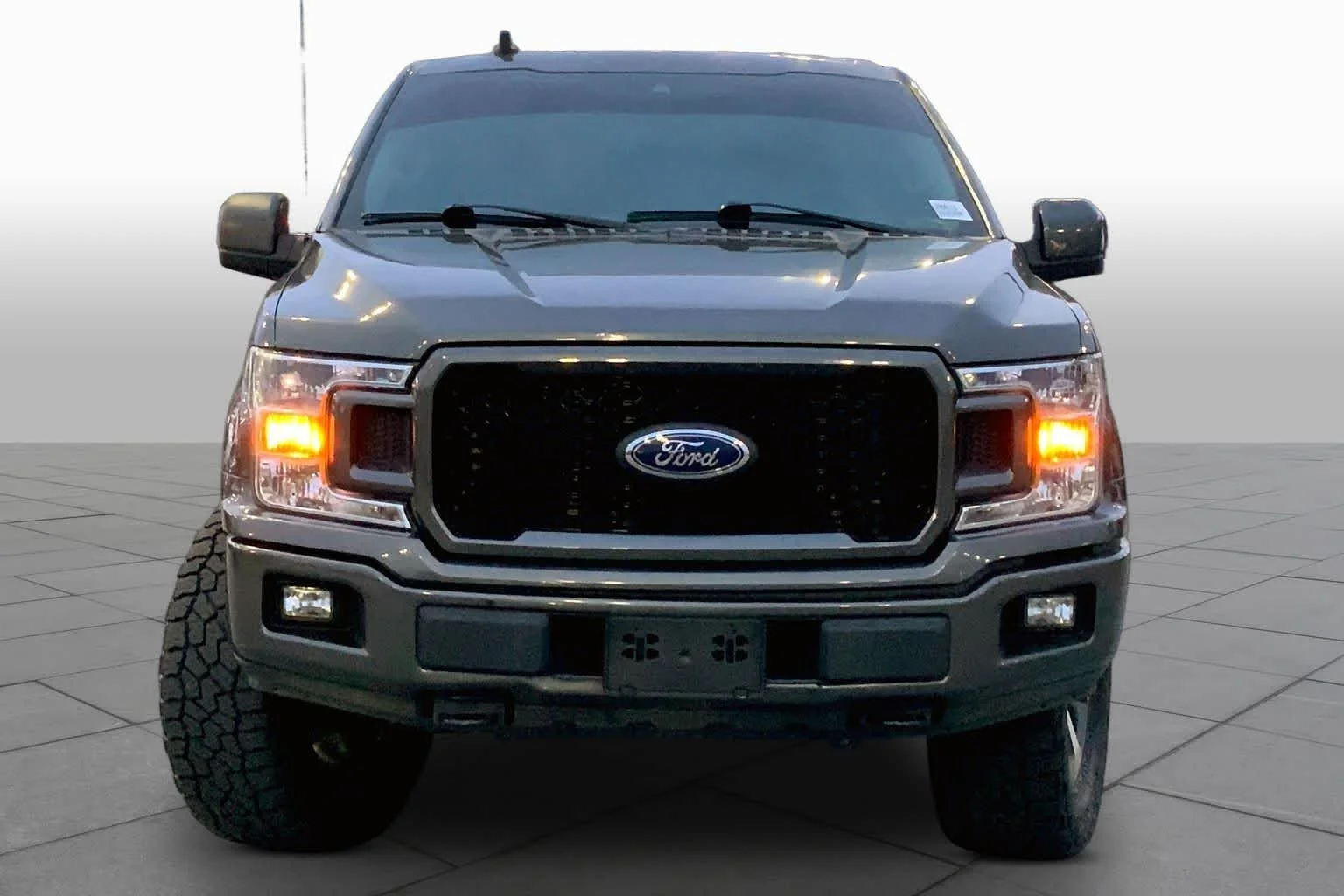Used 2020 Magnetic Metallic Ford XL image 4